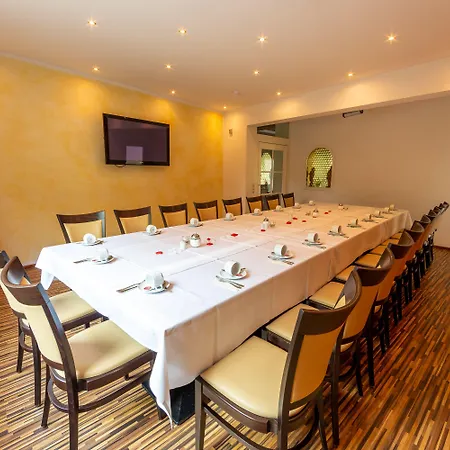 Aaaa ホテルヴェルト キューブラー 3*