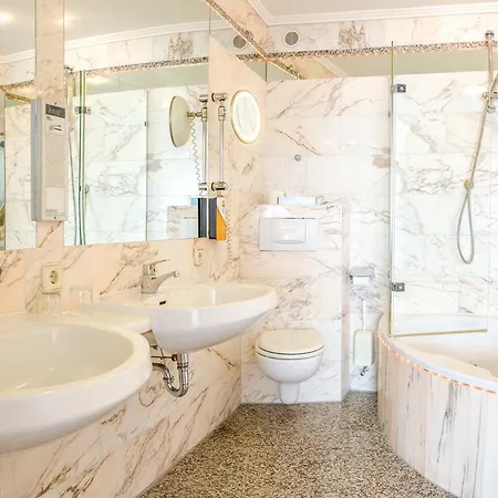 Aaaa ホテルヴェルト キューブラー ホテル カールスルーエ